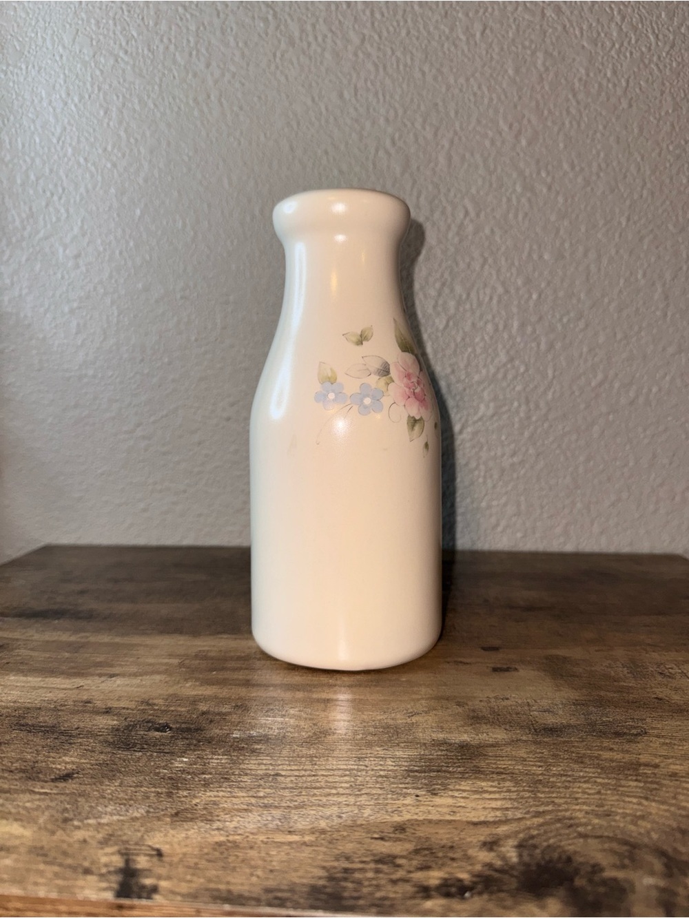 Vintage Pfaltzgraff USA Floral Milk Bottle Vase - Picture 2 of 13